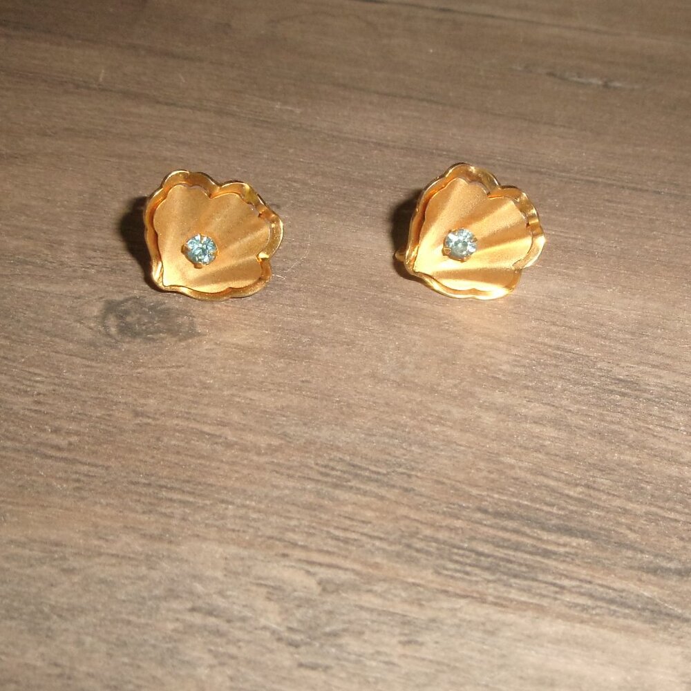 B. N. Bugnee & Niles screw back clip earrings gold shell blue rhinestone